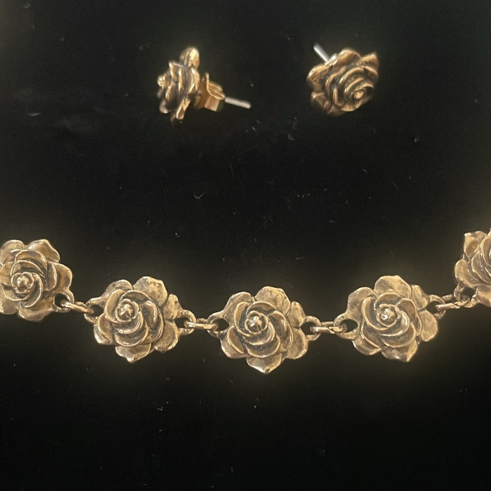Vintage Avon bracelet and earring set - Picture 2 of 2